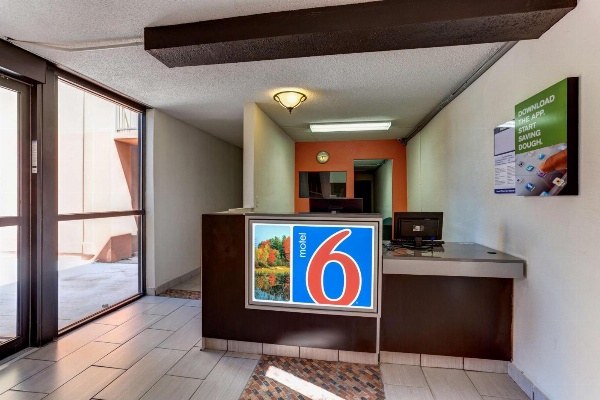 Motel 6 Jackson, TN image 2