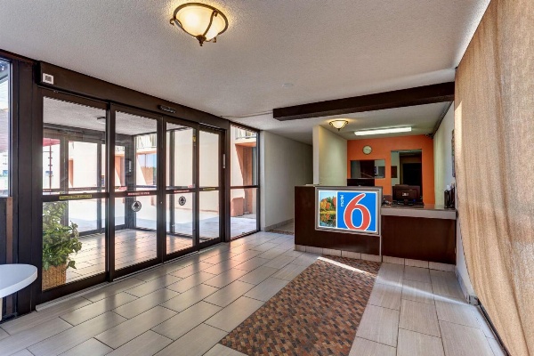 Motel 6 Jackson, TN image 4